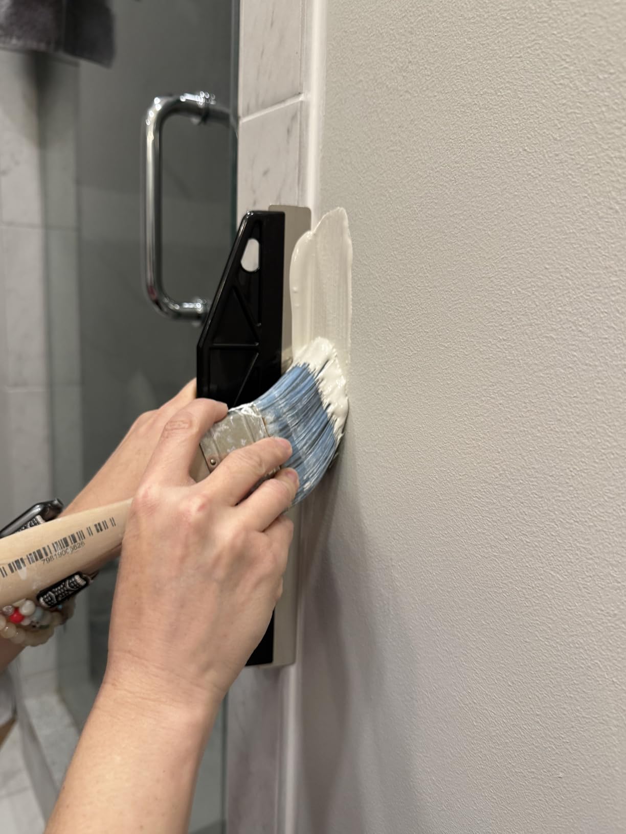 Using the Paltren paint shield against a wall edge