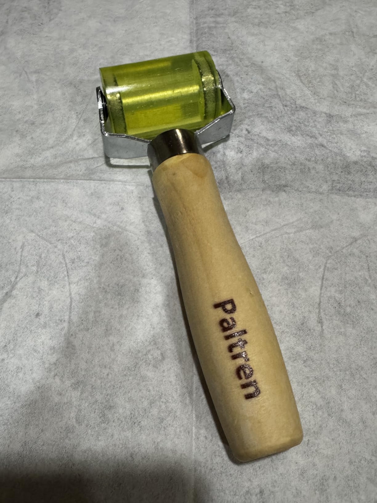 Rubber seam roller with handle for laminate roller and wallpaper roller tasks