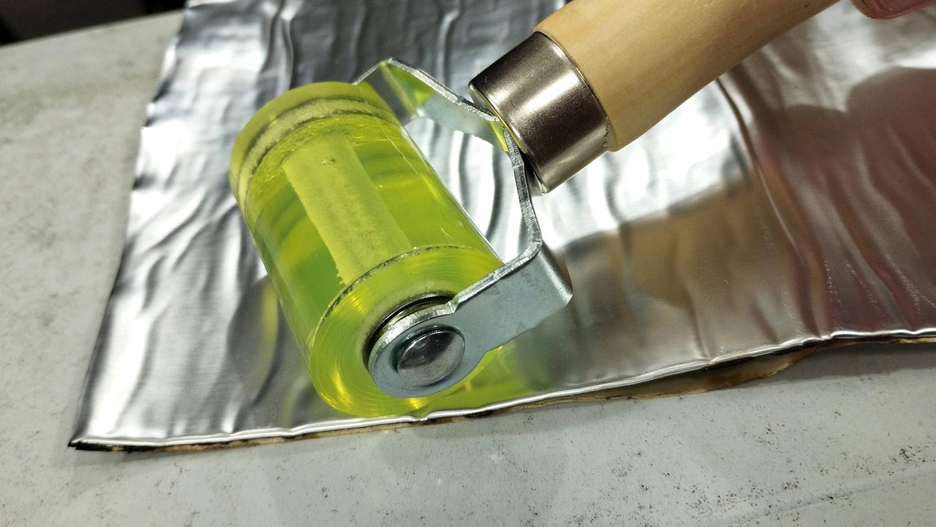 Pressure roller detail for controlled adhesive edge work